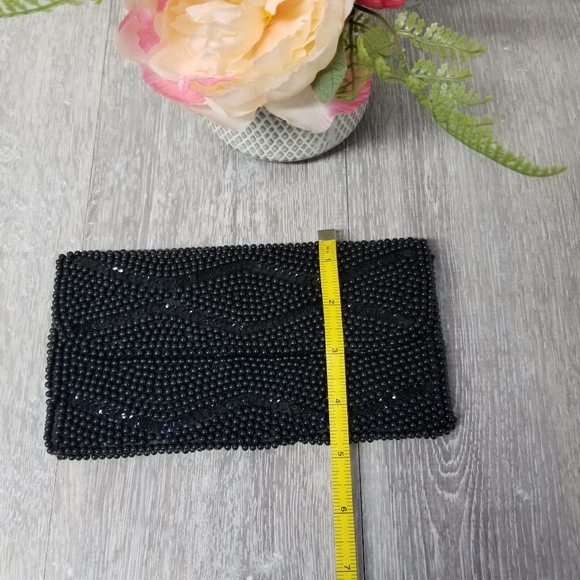 Beaded clutch - Picture 2 of 8